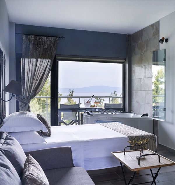 SUITE WITH PANORAMIC SEA VIEW